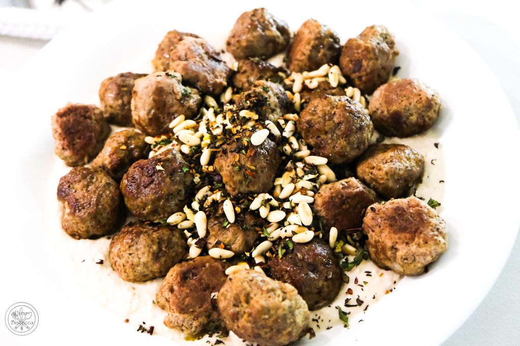 Türkische Köftes mit Cannellini Bohnen Püree