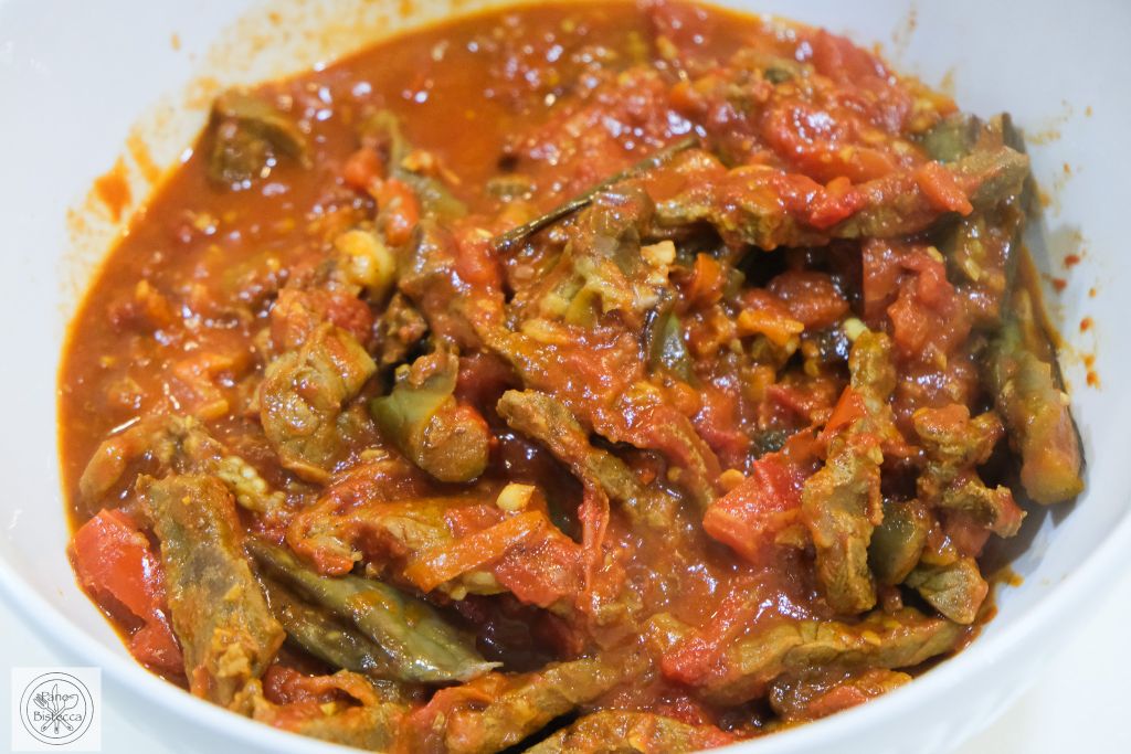 Rindfleischstreifen in Tomaten-Auberginen Sauce