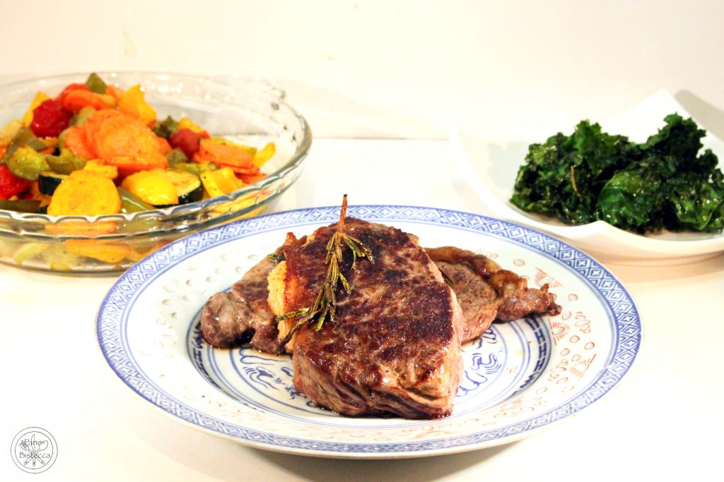 Steak mit Gemüse und Kale Chips aus dem AirFryer