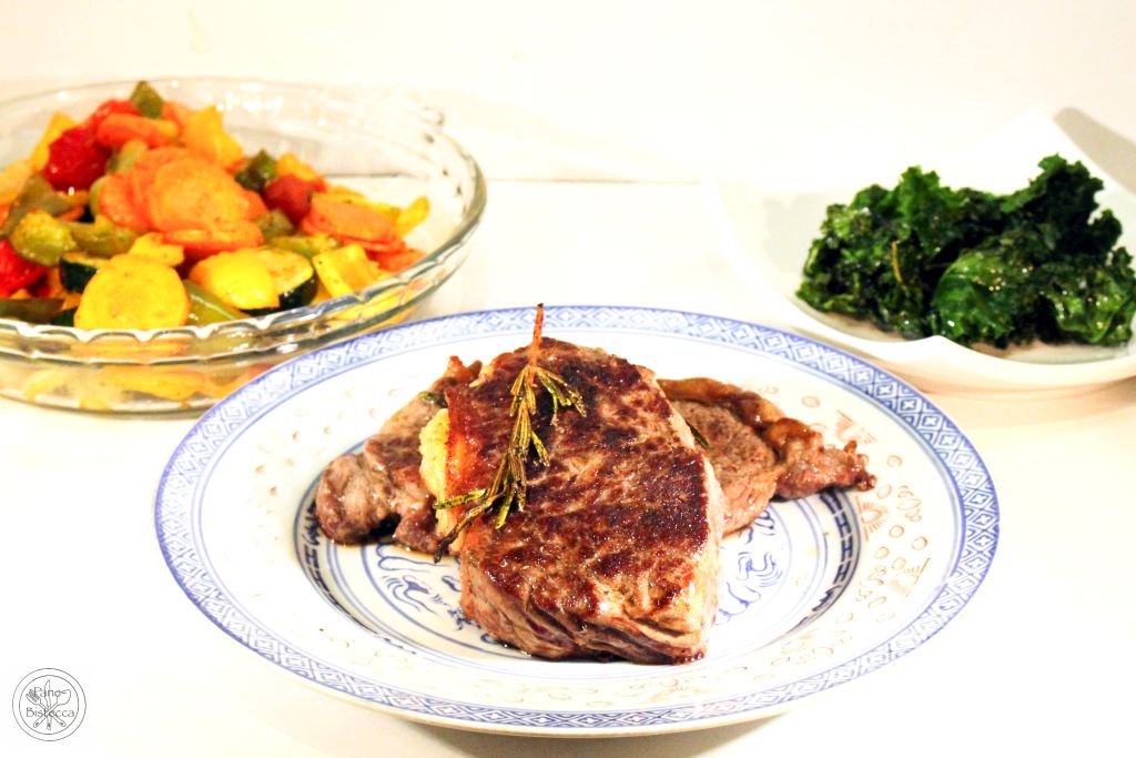 Steak mit Gemüse und Kale Chips aus dem AirFryer