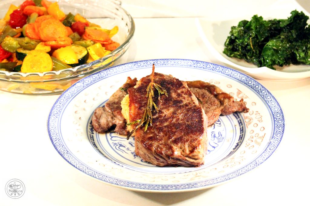 Steak mit Gemüse und Kale Chips aus dem AirFryer