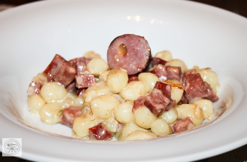 Gnocchi mit Schüblig-Käse Sauce