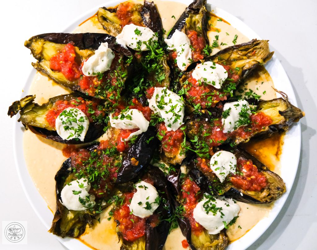 Geröstete Auberginen auf Hummus

