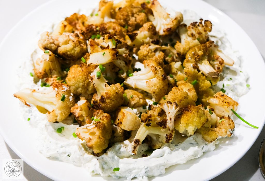 Gerösteter Blumenkohl auf selbstgemachtem Labneh