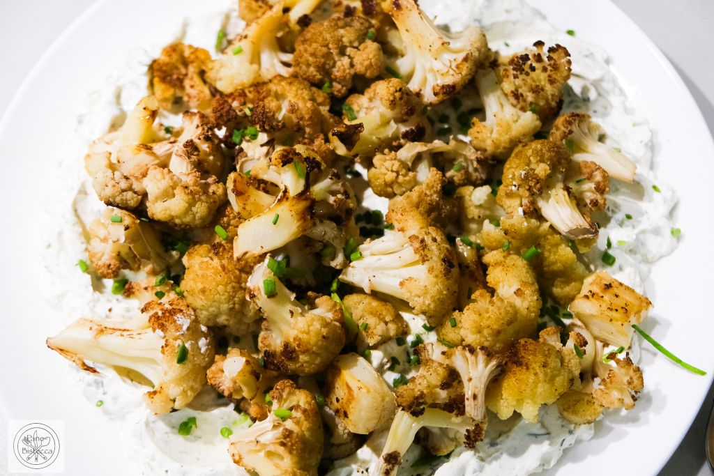 Gerösteter Blumenkohl auf selbstgemachtem Labneh