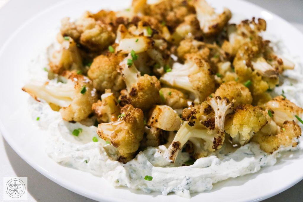 Gerösteter Blumenkohl auf selbstgemachtem Labneh