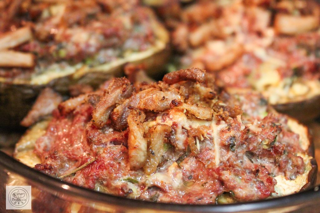 Gefüllte Auberginen mit Knusper Bauchspeck Topping