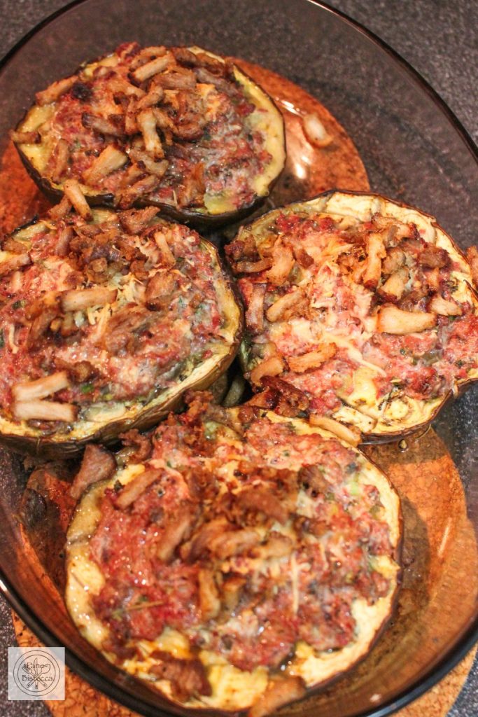 Gefüllte Auberginen mit Knusper Bauchspeck Topping