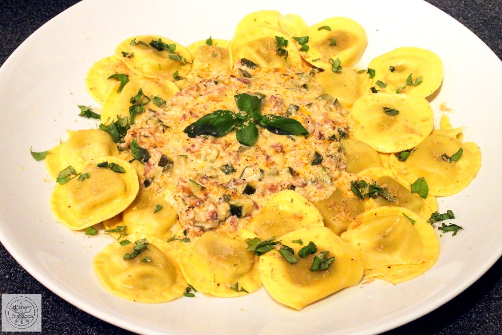 Ravioli mit Zucchini und Speck