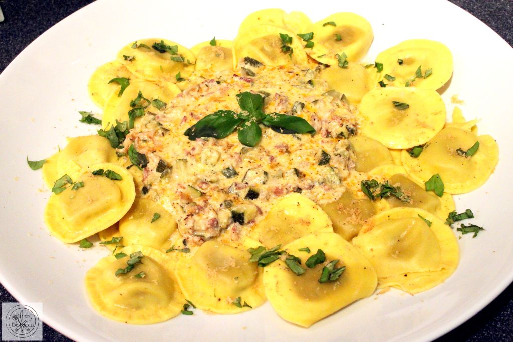 Ravioli mit Zucchini und Speck