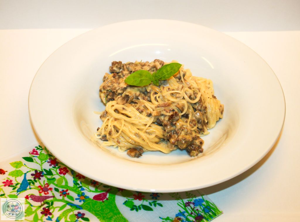 Spaghettini mit Pilzen und Rinderhack