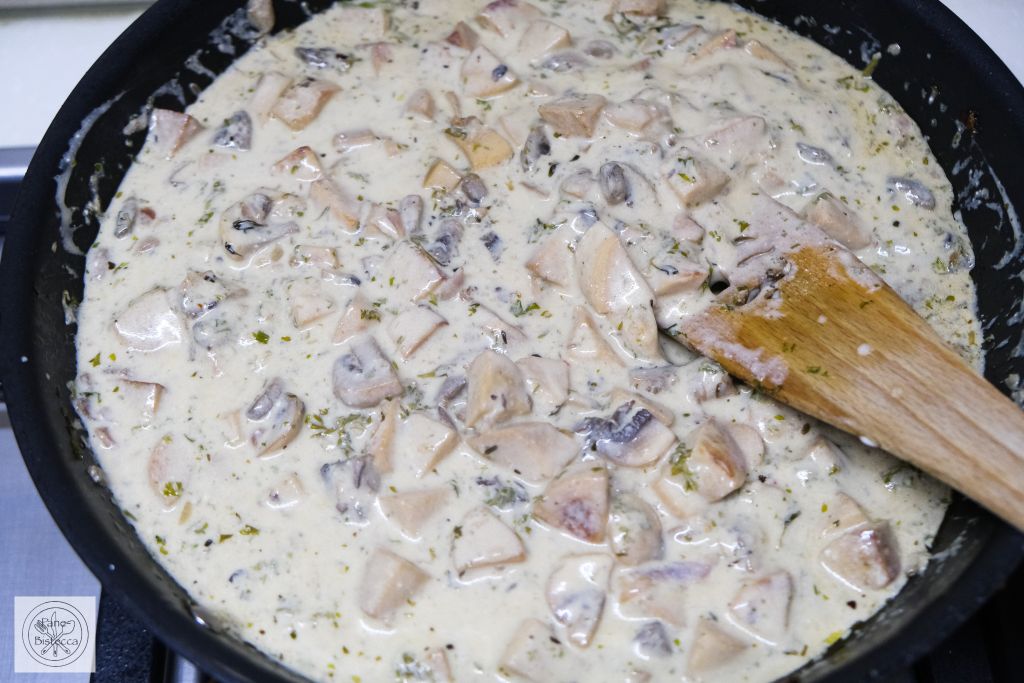 Pastetli mit Bratwurst Sauce