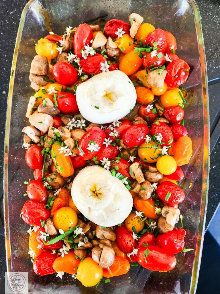 Geröstete Kirschtomaten mit Pilzen und Burrata