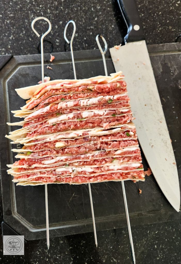 Hackfleisch Spiesse mit Tortilla